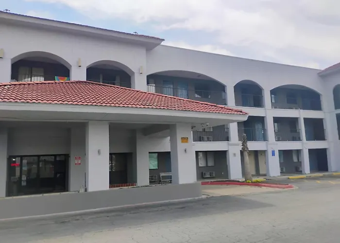 Hallmark Inn&Suites